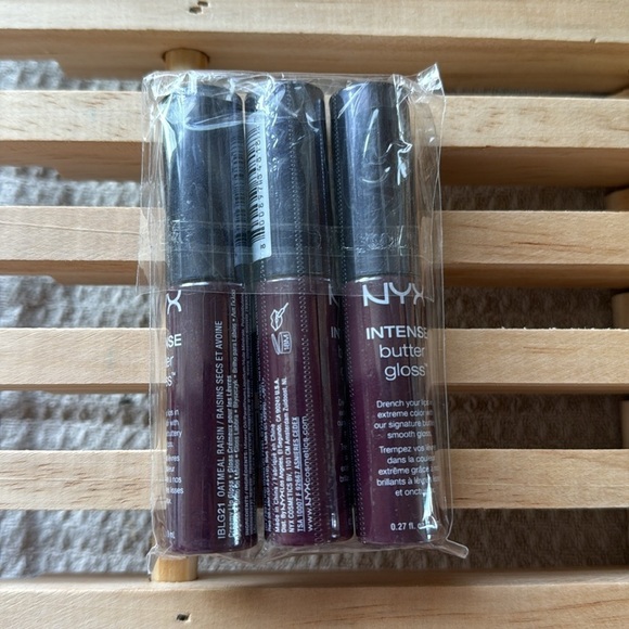 NYX Butter Gloss Non Stick Lip Gloss Oatmeal Raisin - Picture 2 of 3